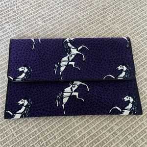 Dokke Purple Horse Clutch
